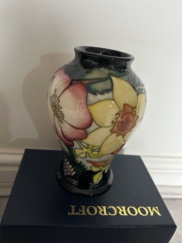 Moorcroft ceramic vase 2002 - ceramic,
