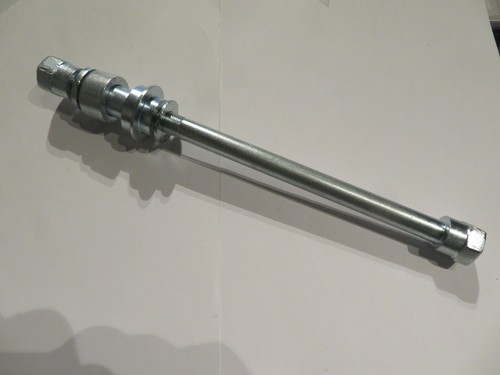 7800 rear wheel spindle - spindle,