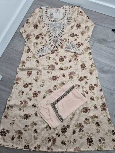 Emirati mukhawar dress - emirati, floral