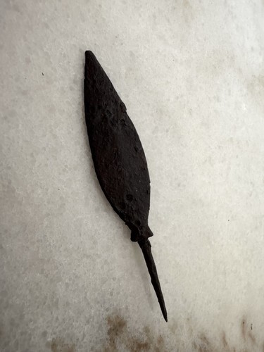 Old iron arrowhead spear - /,