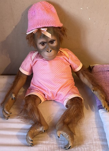 Annabelle hugs poseable so - annabelle's,