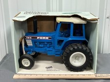 FORD TW-5 Tractor 1:12 Black