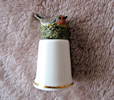 MINIATURE KINGDOM  China Thimble - Robin on nest