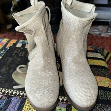 Ugg Collection made in Italy size 5