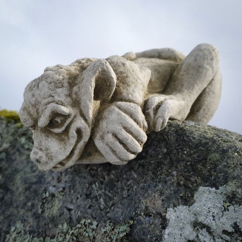 Peeping gremlin stone - gremlin,