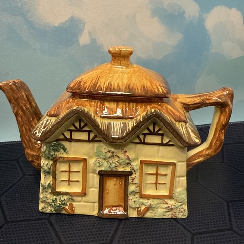 Keele street pottery cottage - street,