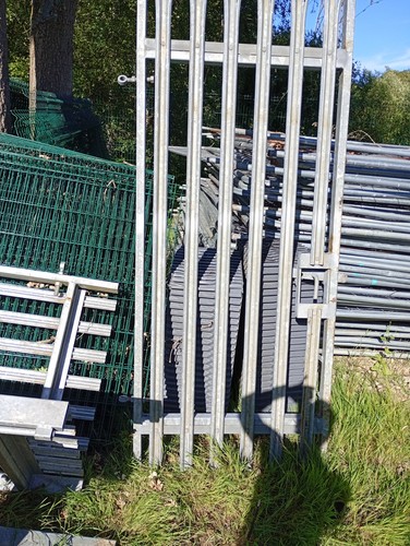 Palisade gate tall - 2.4m, 1.1m