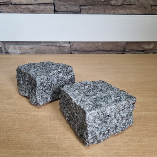 Granite cobbles 100 - cobbles, x