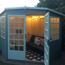 Windsor 7 x 7 Corner Shiplap
