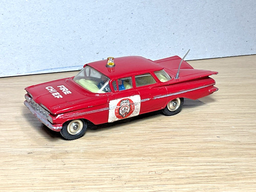 Corgi 439 chevrolet impala - chevrolet,