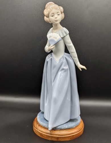 Lladro nao girl with fan - girl,