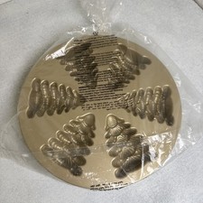 Nordic Ware Cake Pan Evergreen Cakelet Christmas Tree Holiday Gold Limited 2018