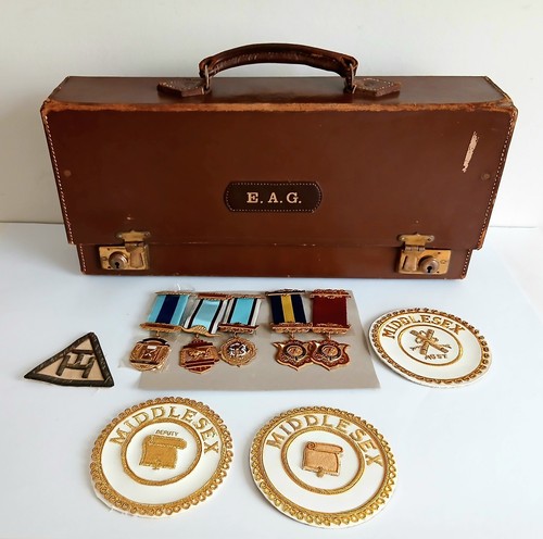 Vintage raob case with medals - case,