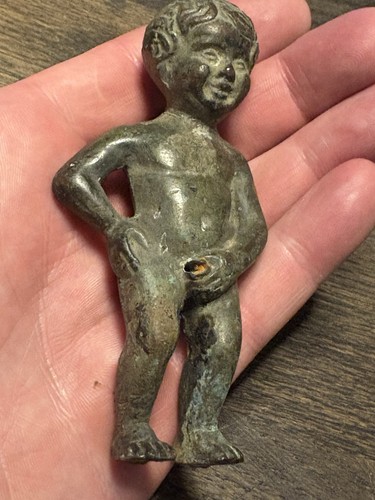 Solid bronze mannequin pis - bronze,