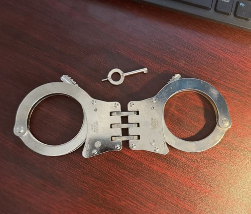 Hiatts hinged handcuffs with - hiatts,