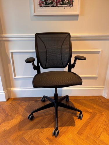 Black mesh humanscale - black,