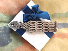 SILVER CHARM BRACELET GATE