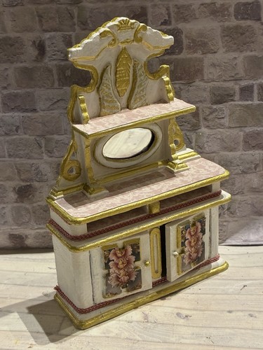 Dolls house scale - 1/12,