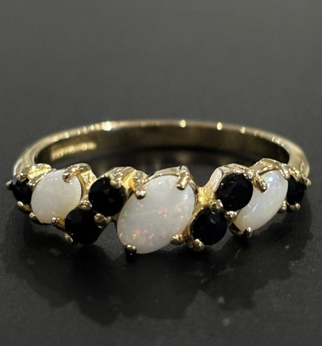 9ct 375 yellow gold - gold, opal