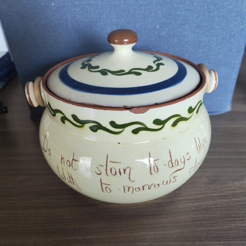 Watcombe motto ware - ware, biscuit