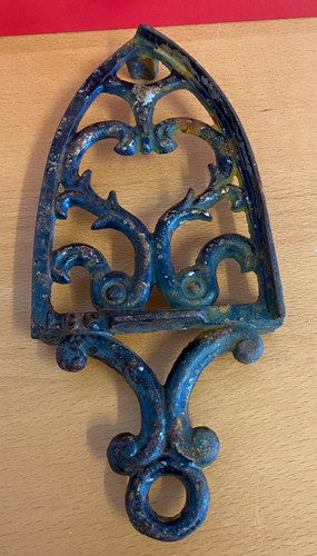 Vintage cast iron trivet stand - cast,