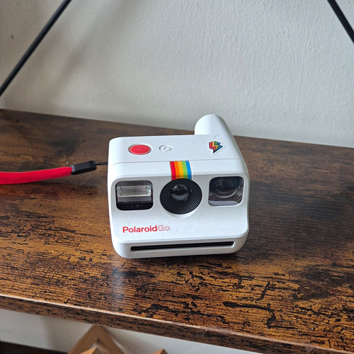 Polaroid white instant - go,