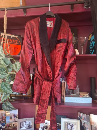 Luxury gentlemans red paisley