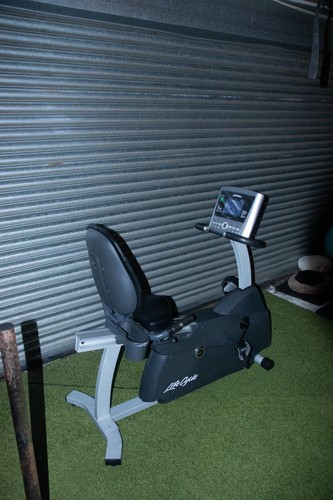 Life fitness recumbent - r3,