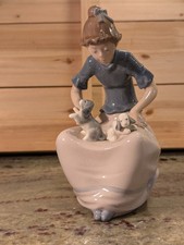 Beautiful Lladro Nao Figurine