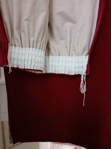 Vintage opulent dark red - opulent, fully