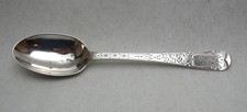 Edwardian Teaspoon Bright Cut decoration back & front London 1901 J. Williams