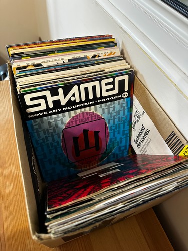 Job lot listed singles - job, 60