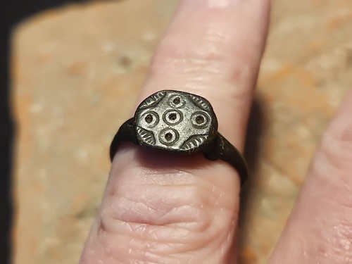 Roman bronze ring complete - ring,