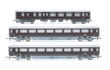 HORNBY 'OO' GAUGE RAKE OF 3