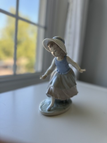 Nao lladro figurine - nao, "girl