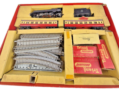 Triang passenger train - 1,