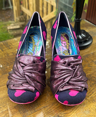 Irregular choice carousel - choice, size