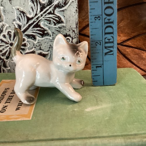 Cat kitten figurine - cat, playful