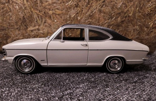 Revell opel - revell, 1/18
