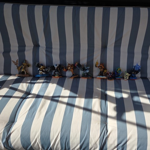 Skylanders figures bundle - skylanders,