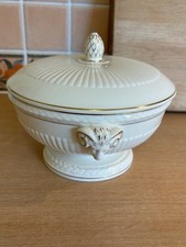 Wedgwood Of Etruria & Barlaston Lidded Footed Tureen - Edme - Gold Trim