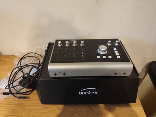 Audient id44 20x24 - audient, (mk1)