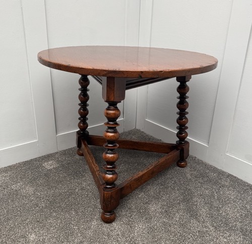 Antique style solid oak - antique, coffee