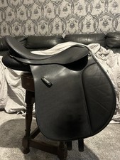 Wintec Adjustable Gullet Saddle 17" Black