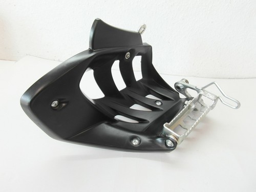 Footrest heel guard