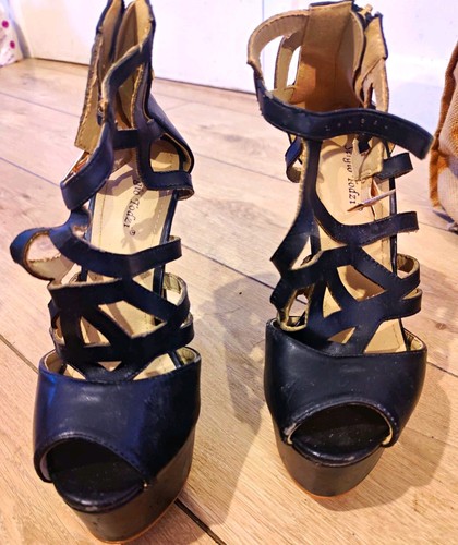 Trashed black strappy - black, platform