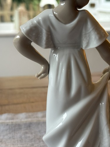 Lladro nao how pretty girl - lladro,