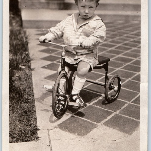C1920s cute young boy child - young,