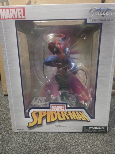 Diamond select toys marvel - diamond,