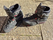 MOUNTAINEERING BOOTS SIZE UK